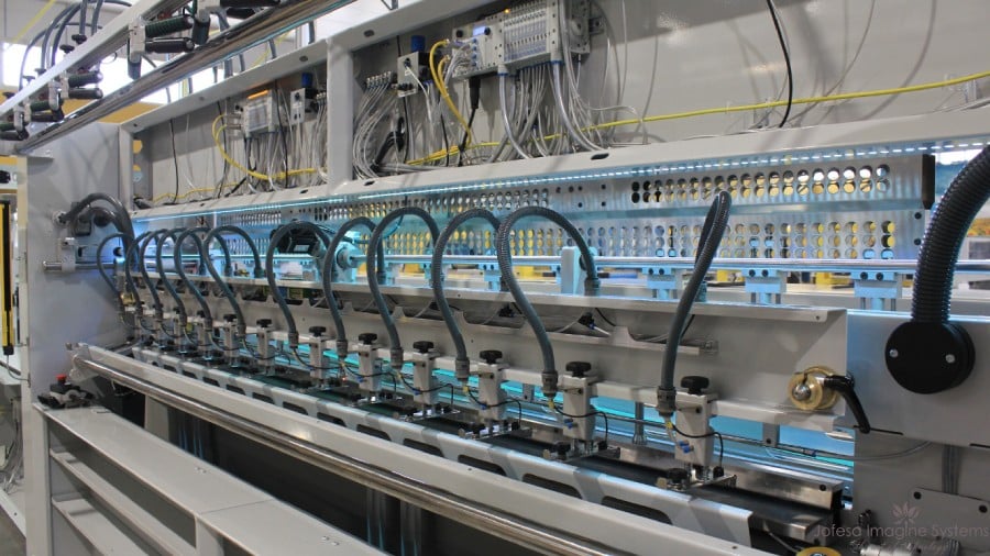 Detalhes das máquinas Jofesa - Interior da fábrica para empresas de confecção têxtil