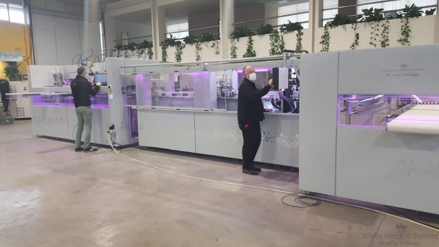 Máquinas Jofesa em operação para indústria têxtil - Supervisão do operador - Interior da fábrica